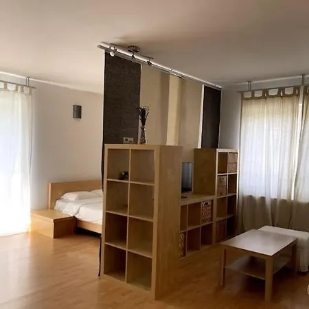 Апартаменти Green North Apt - Close To The Airport And Therme